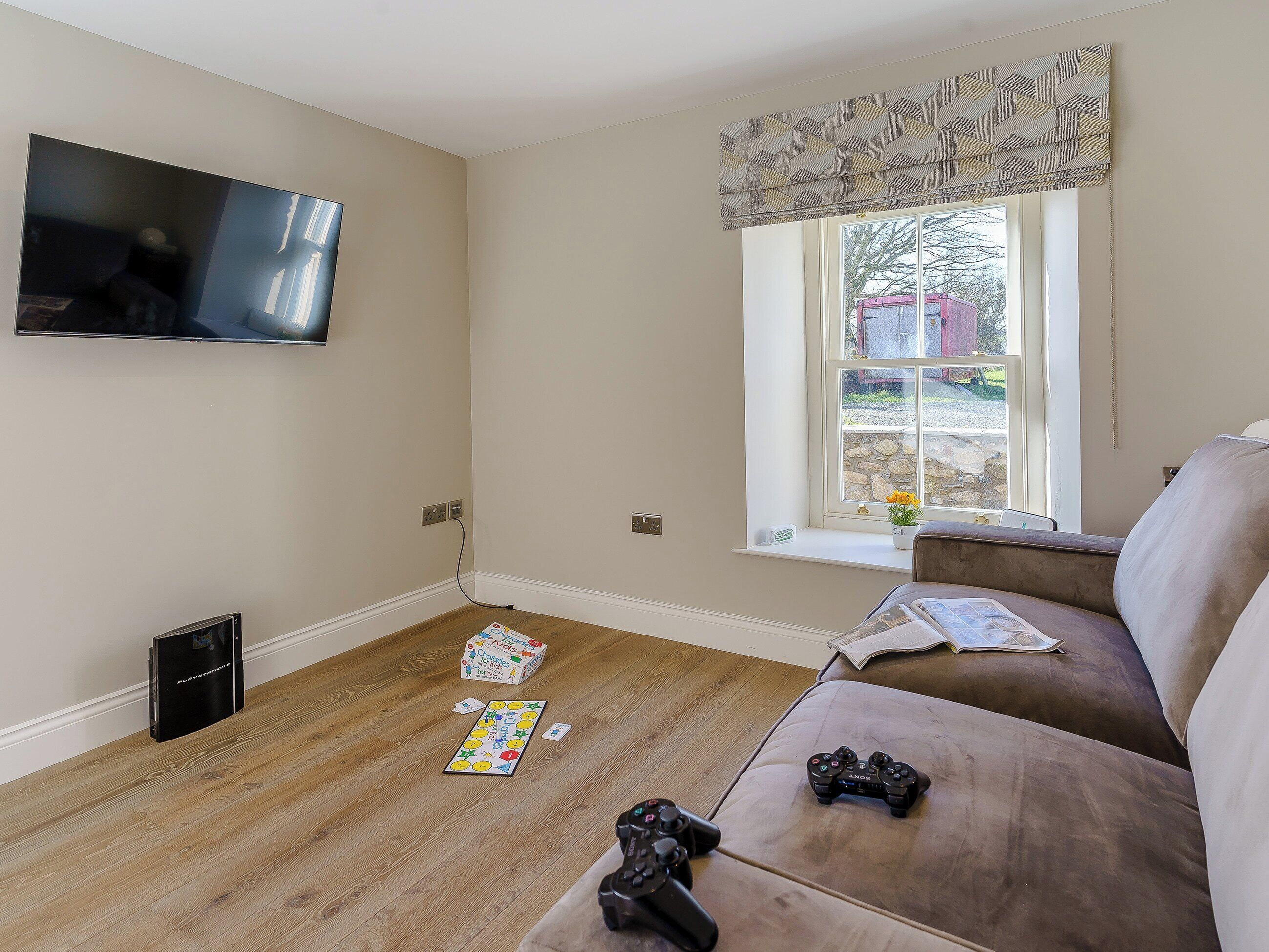 Hand Chosen For Its Superb Finish Throughout, Hot Tub And Central Location. - Wales