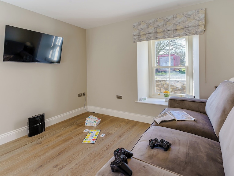 Hand Chosen For Its Superb Finish Throughout, Hot Tub And Central Location. - Wales