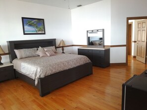 7 bedrooms, desk, iron/ironing board, free WiFi