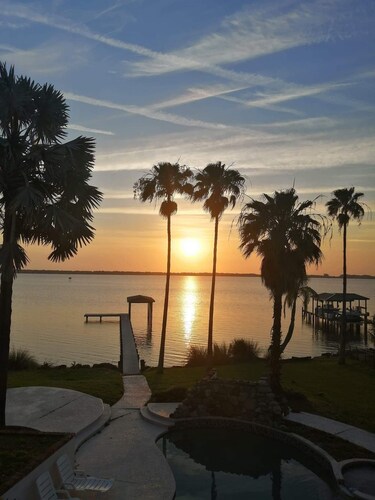 Villa Melbourne inter-coastal, heated Pool, 2 floors 7br and 6000 sq ft