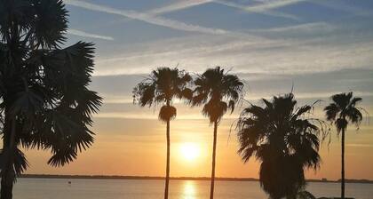 Villa Melbourne inter-coastal, heated Pool, 2 floors 7br and 6000 sq ft