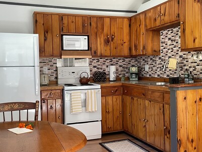 Lily Cottage - a  cozy accomodation moments from the beautiful Ashokan reservoir