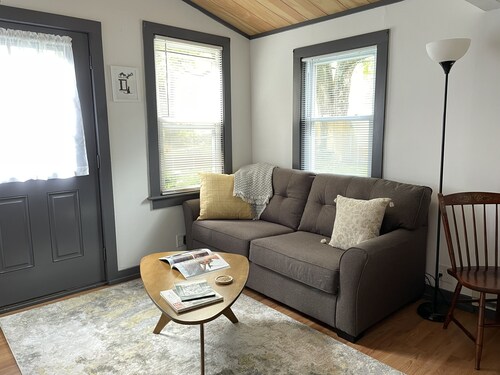 Lily Cottage - a  cozy accomodation moments from the beautiful Ashokan reservoir