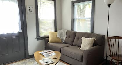 Lily Cottage - a cozy accomodation moments from the beautiful Ashokan reservoir