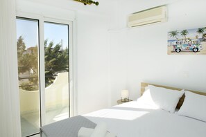 4 bedrooms, iron/ironing board, travel crib, free WiFi