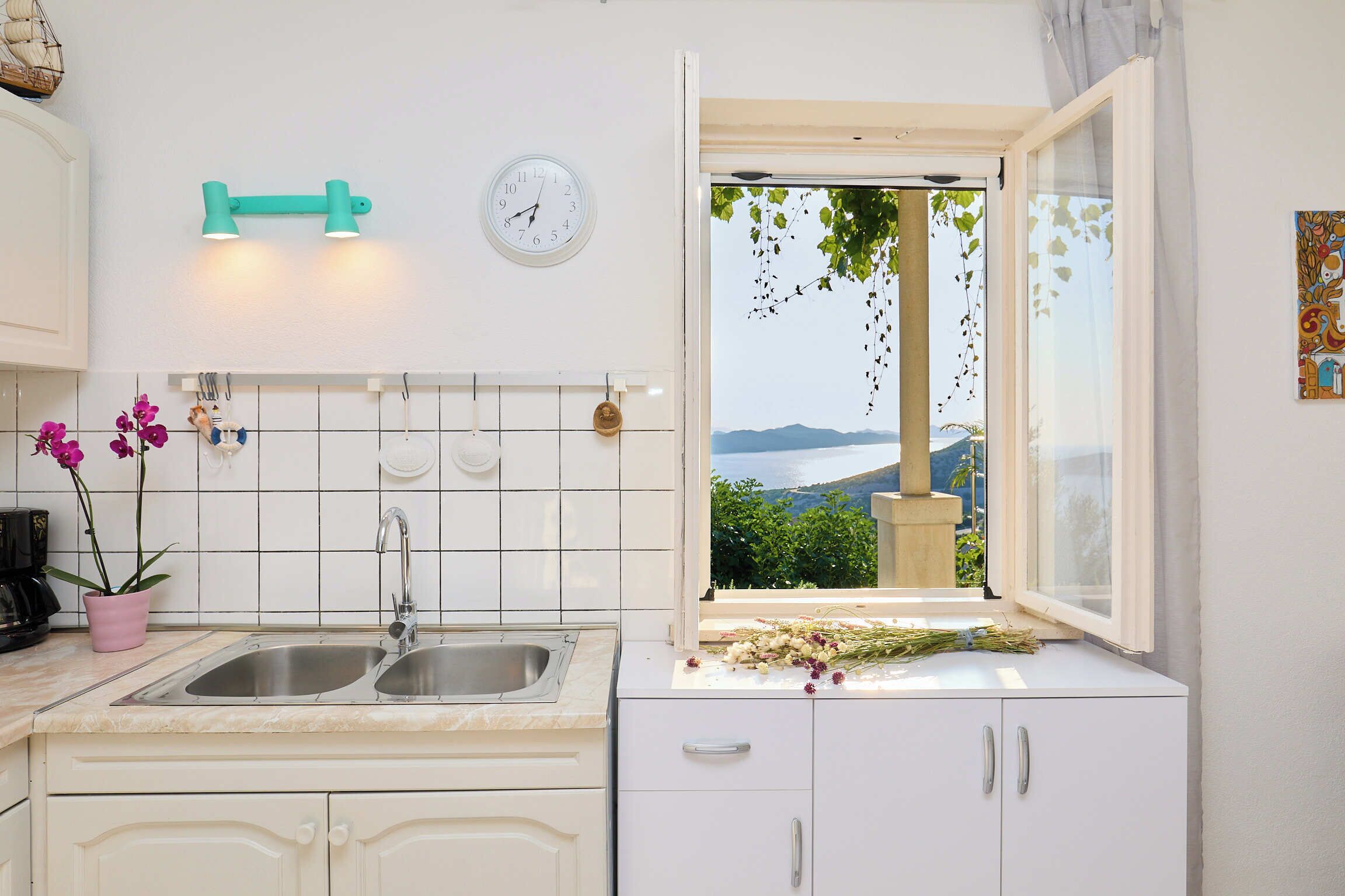 House (2 Bedrooms) | Private kitchen | Fridge, oven, coffee/tea maker, electric kettle