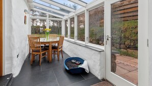 Dining - 1 bedroom accommodation in St Davids (St Davids)