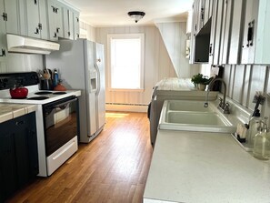 Geladeira, micro-ondas, fogão, cooktop