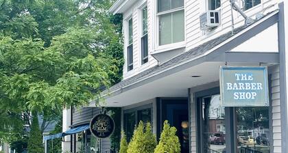 Spacious and private 2nd floor 2bed apartment in Yarmouth Village.