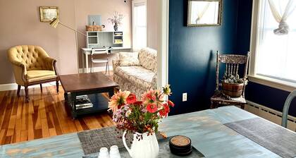 Spacious and private 2nd floor 2bed apartment in Yarmouth Village.