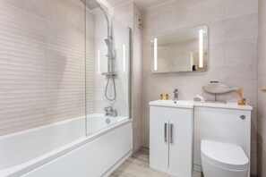 Appartement Signature | Lavabo de la salle de bain