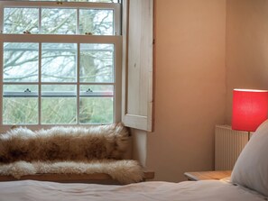 4 bedrooms, WiFi, bed sheets - 4 bedroom accommodation in Pwllheli (Pwllheli)