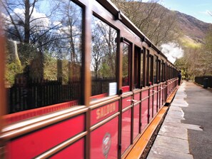 Property grounds - 4 bedroom accommodation in Pwllheli (Pwllheli)