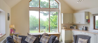 2 bedroom accommodation in Llanfachraeth, near Holyhead