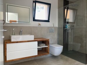 Bathtub, hair dryer, towels