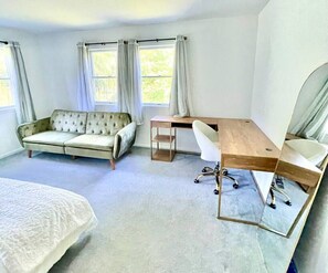 9 bedrooms, desk, iron/ironing board, free WiFi - Hot Tub, Piano & Forest Trails in the Hudson Valley (New Paltz)