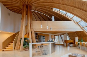 المنشأة من الداخل