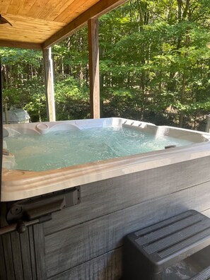 Outdoor spa tub - 2-Home Private Compound | Retreats & Groups (New Paltz)