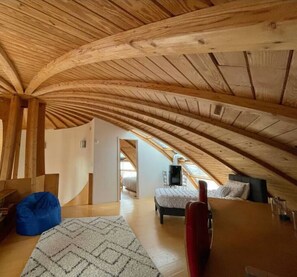 9 bedrooms, desk, iron/ironing board, free WiFi