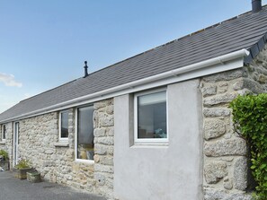Exterior - Tregrannick Barn offers a traditional taste of Cornish life. (Trannack, near Helston)