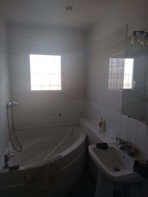 Bathtub