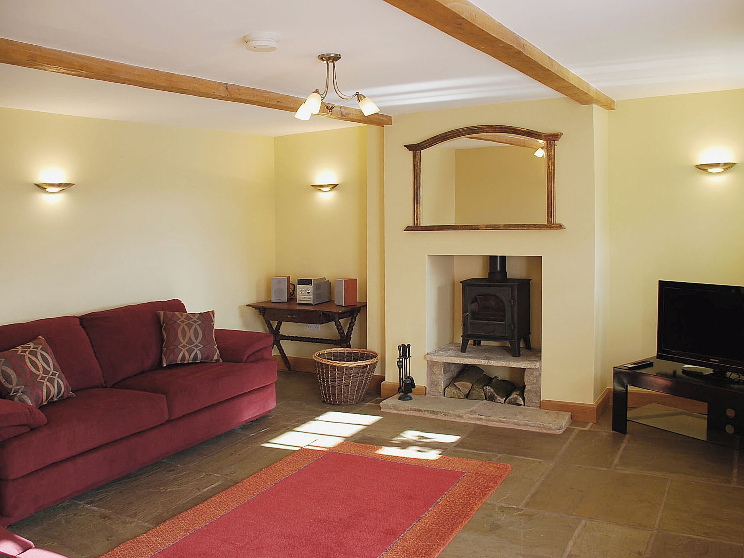TV, fireplace