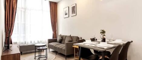 تناول الطعام