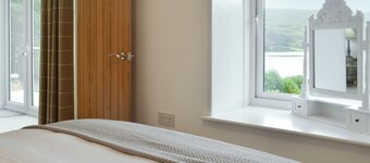 Boatman's Cottage at Invernian Mor