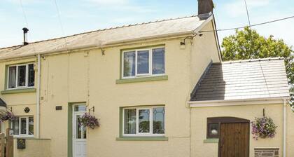 2 bedroom accommodation in Llandyfan, Ammanford