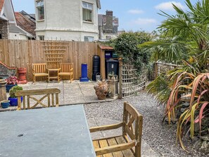 Outdoor dining - A large, comfortable apartment in this stunning region of North Devon. (Lynton)