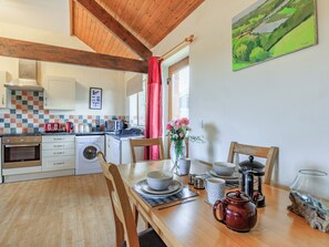 Dining - The Cartlinhay - UK35756 (Bideford)