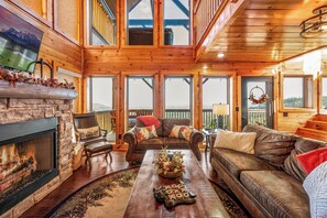 Smart-TV, Kamin, Tischfußball, Bücher