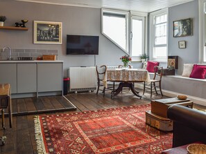 TV - 1 bedroom accommodation in Hastings (Hastings)