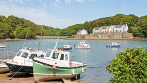 Unclassified image, 5 of 24, button - 3 bedroom accommodation in Blackbridge, near Milford Haven (Blackbridge, near Milford Haven)