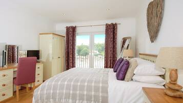 3 bedrooms, free WiFi, bed sheets