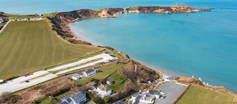 Min y Traeth (By the Beach)
