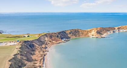 Min y Traeth (By the Beach)