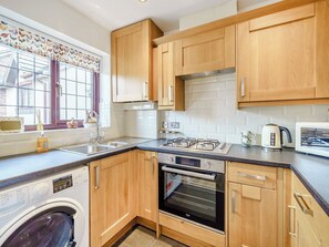 Cookware/dishes/utensils