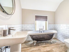 Towels - 4 bedroom accommodation in Flixton, near Filey (Flixton, near Filey)