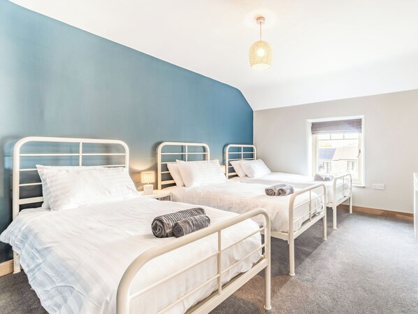 4 bedrooms, free WiFi, bed sheets