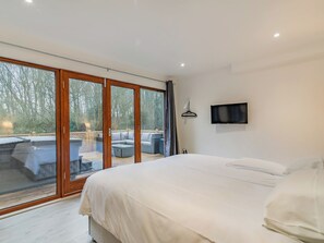 4 bedrooms, free WiFi, bed sheets