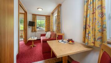 Caja de seguridad en la habitación y escritorio