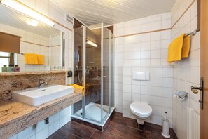 Bathroom - Naturhotel Huettenwirt (Huettschlag)