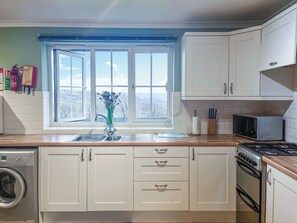 Kühlschrank, Mikrowelle, Hochstuhl, Gefrierschrank