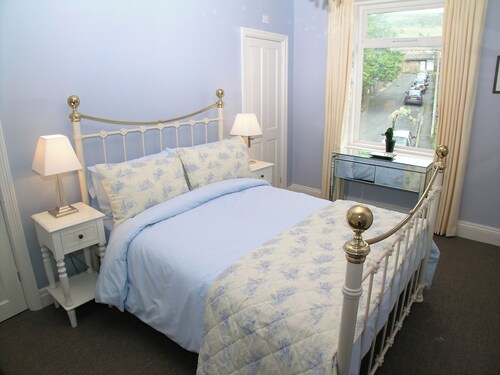 2 bedroom accommodation in Mytholmroyd near Hebden Bridge