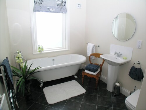 2 bedroom accommodation in Mytholmroyd near Hebden Bridge