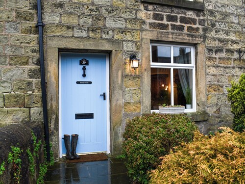 2 bedroom accommodation in Hurst Green