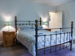 2 bedrooms, free WiFi, bed sheets - 2 bedroom accommodation in Hurst Green (Hurst Green)