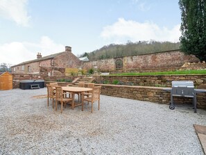 Outdoor dining - A truly luxury break in a stunning wing within the beautiful Manor House. (Armathwaite, near Carlisle)