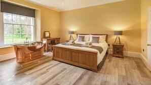 3 bedrooms, free WiFi, bed sheets - A truly luxury break in a stunning wing within the beautiful Manor House. (Armathwaite, near Carlisle)